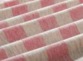 针织连衣裙时尚穿搭指南 精选外套搭配与造型灵感