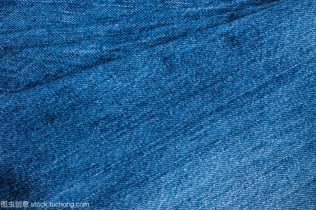 蓝色牛仔裤与针纺织品 经典时尚与工艺的交织